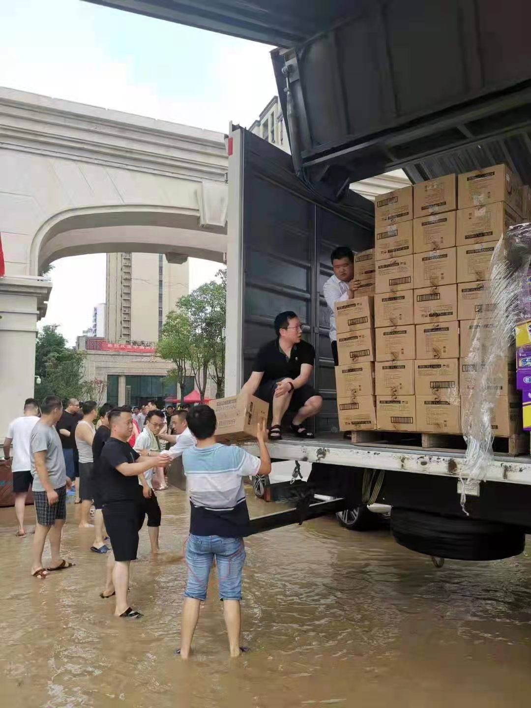 百亚股份
